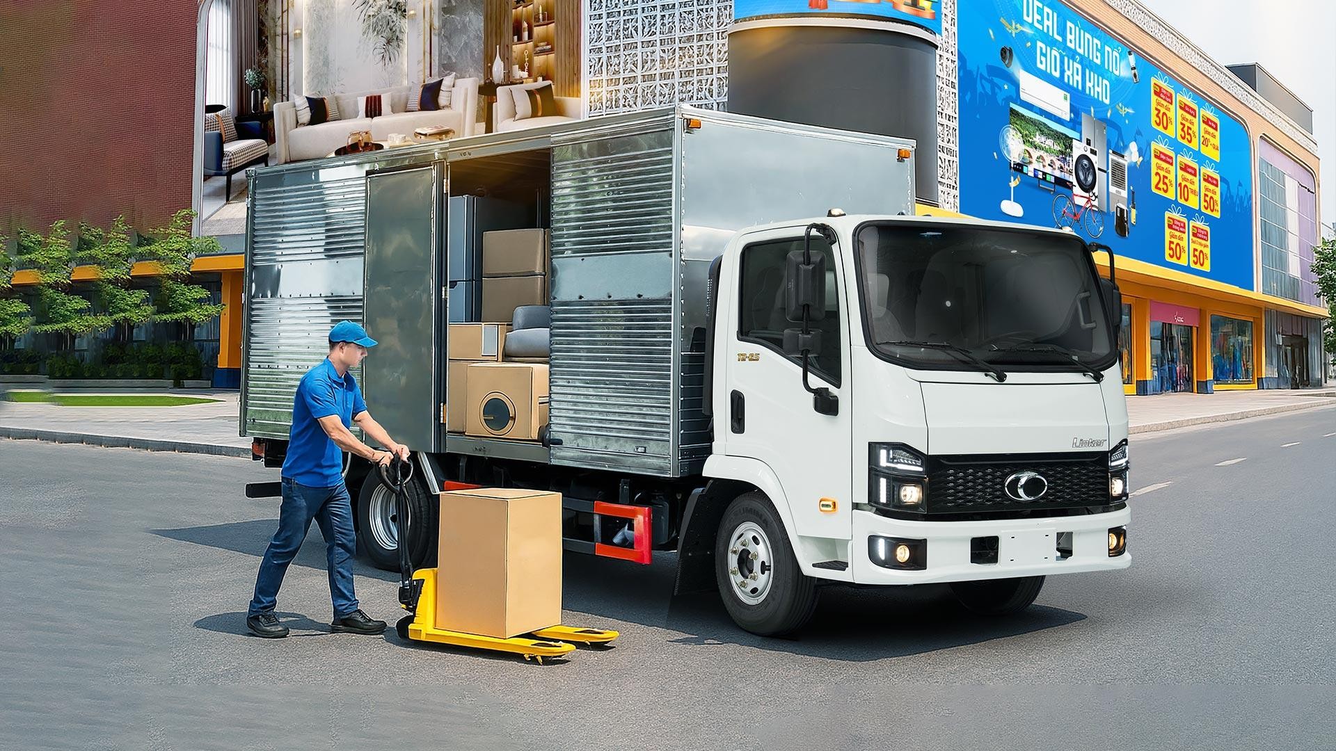 Xe tải trung THACO Linker T2-6.5 có thiết kế hoàn toàn mới và hiện đại. Với tải trọng từ 1.990kg đến 3.490 kg mang đến khả năng chuyên chở linh hoạt, phù hợp với nhiều ngành nghề khác nhau. Đặc biệt, xe được trang bị đa dạng chủng loại thùng, giúp khách hàng dễ dàng lựa chọn theo yêu cầu công việc. Động cơ mạnh mẽ, bền bỉ cùng khả năng tiết kiệm nhiên liệu vượt trội, Linker T2-6.5 không chỉ đảm bảo hiệu suất làm việc cao mà còn giúp tiết kiệm chi phí vận hành, hiệu quả đầu tư.
